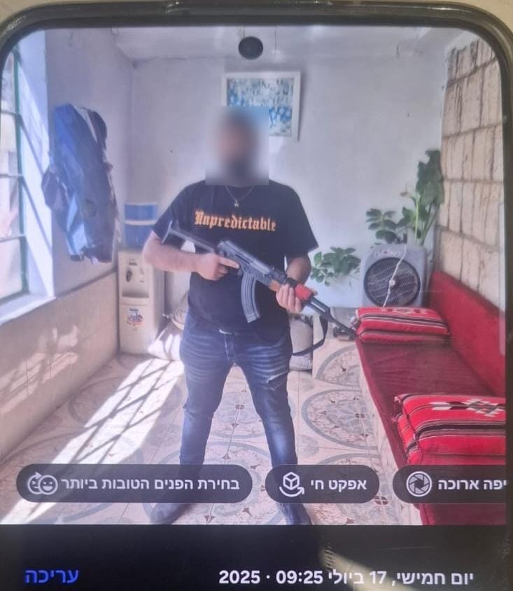 חצו את הגבול לסוריה, הצטלמו עם נשק וחזרו עם קלאצ'ניקוב | צפו בתיעוד