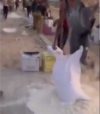 שקים יקרים מקמח בעזה