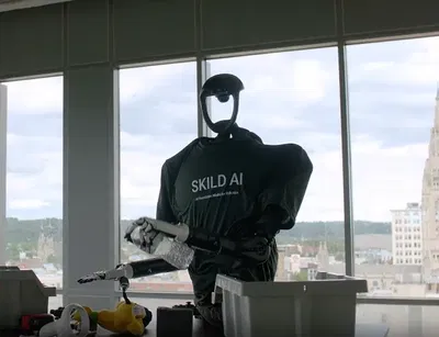 רובוט של החברה במיון מוצרים מורכב