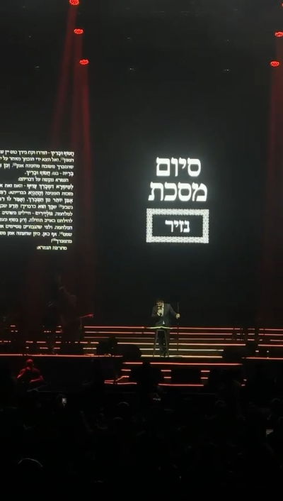 באמצע המופע בתל אביב: סיום מסכת חריג "לתשעת הימים" | צפו