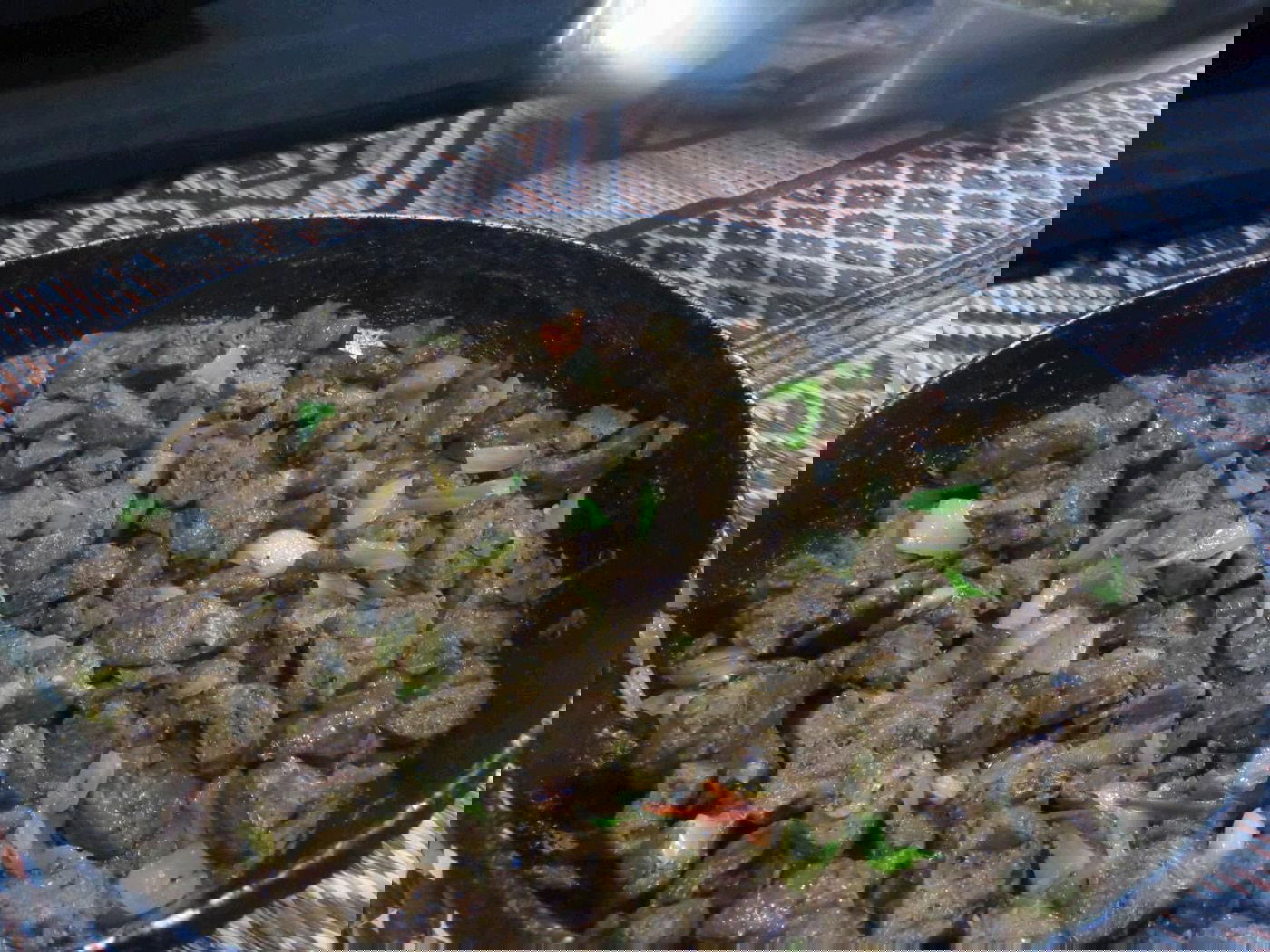 התפריט במנהרות חמאס: תבשיל עוף, פירות ועוגה מתוקה | התיעודים