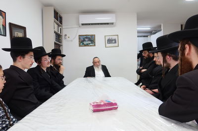 נכד האדמו"ר מגור בבחינה אצל הגר"א סלים