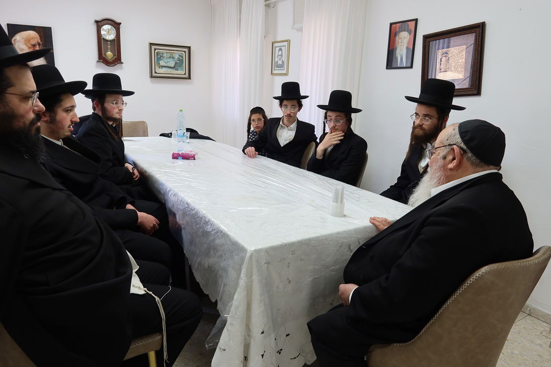 נכד האדמו"ר מגור בבחינה אצל הגר"א סלים