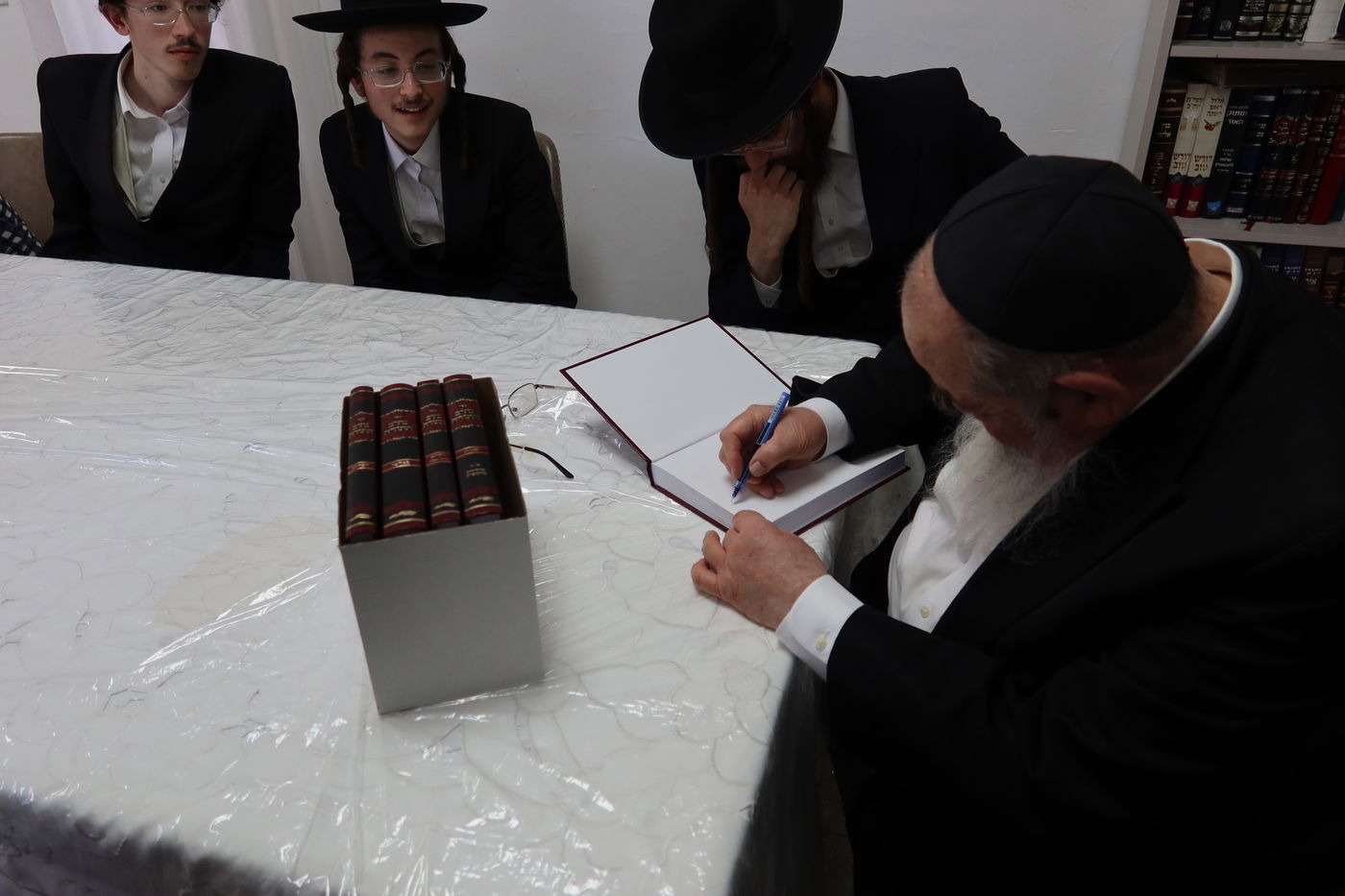 נכד האדמו"ר מגור בבחינה אצל הגר"א סלים