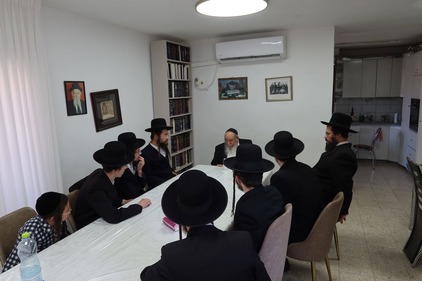 נכד האדמו"ר מגור בבחינה אצל הגר"א סלים