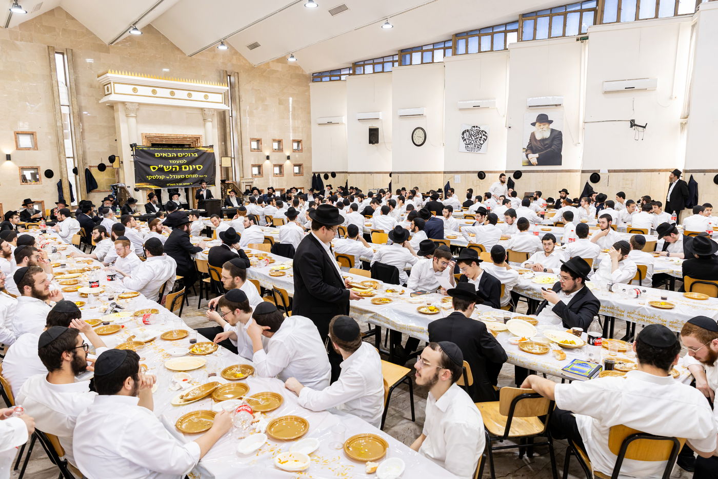 סיום הש"ס בישיבה גדולה בכפר חב"ד