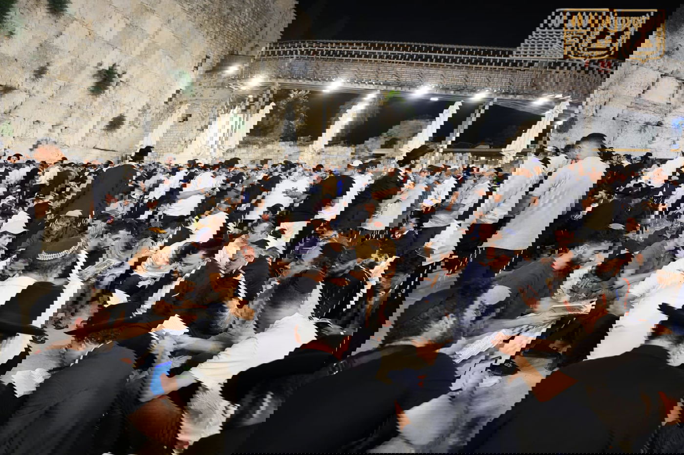 ליל תשעה באב ברחבת הכותל המערבי