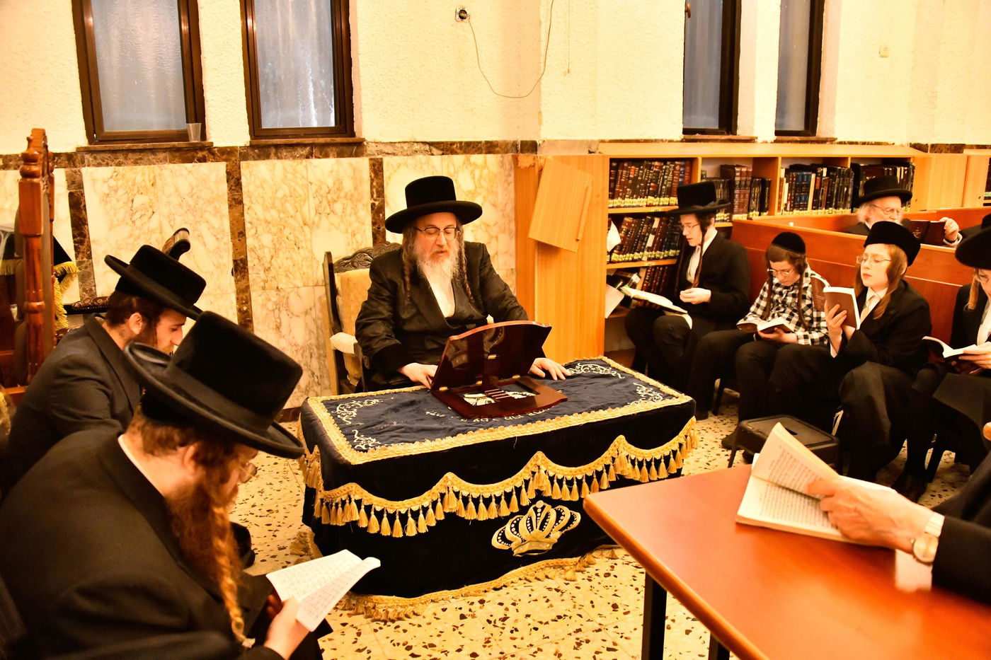 תשעה באב בחצה"ק ביאלה בני ברק