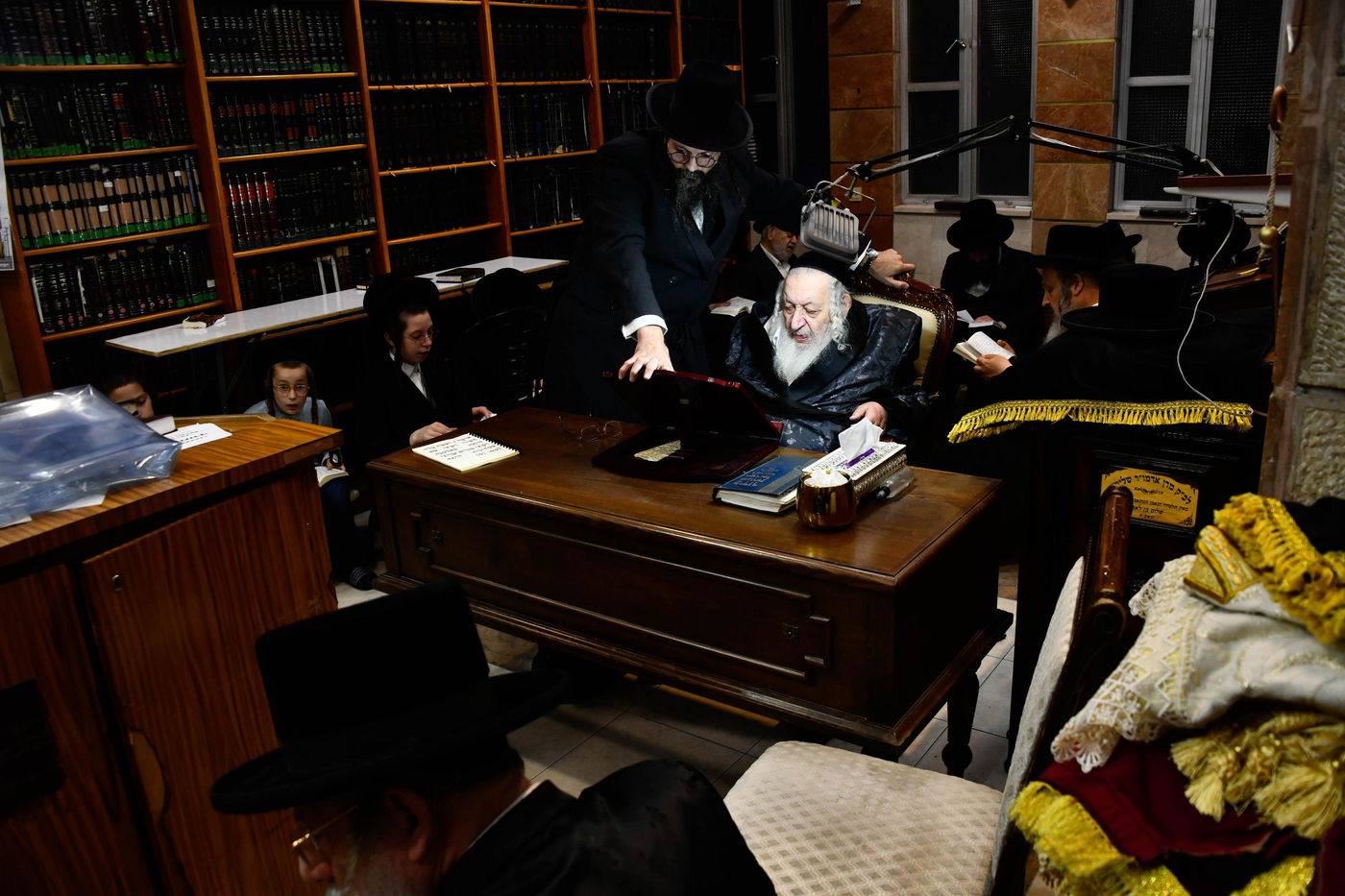 ליל תשעה באב אצל האדמו"ר מנאראל