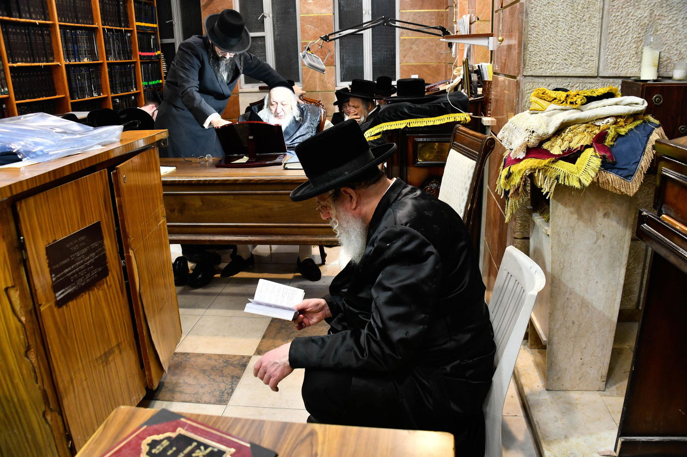 ליל תשעה באב אצל האדמו"ר מנאראל