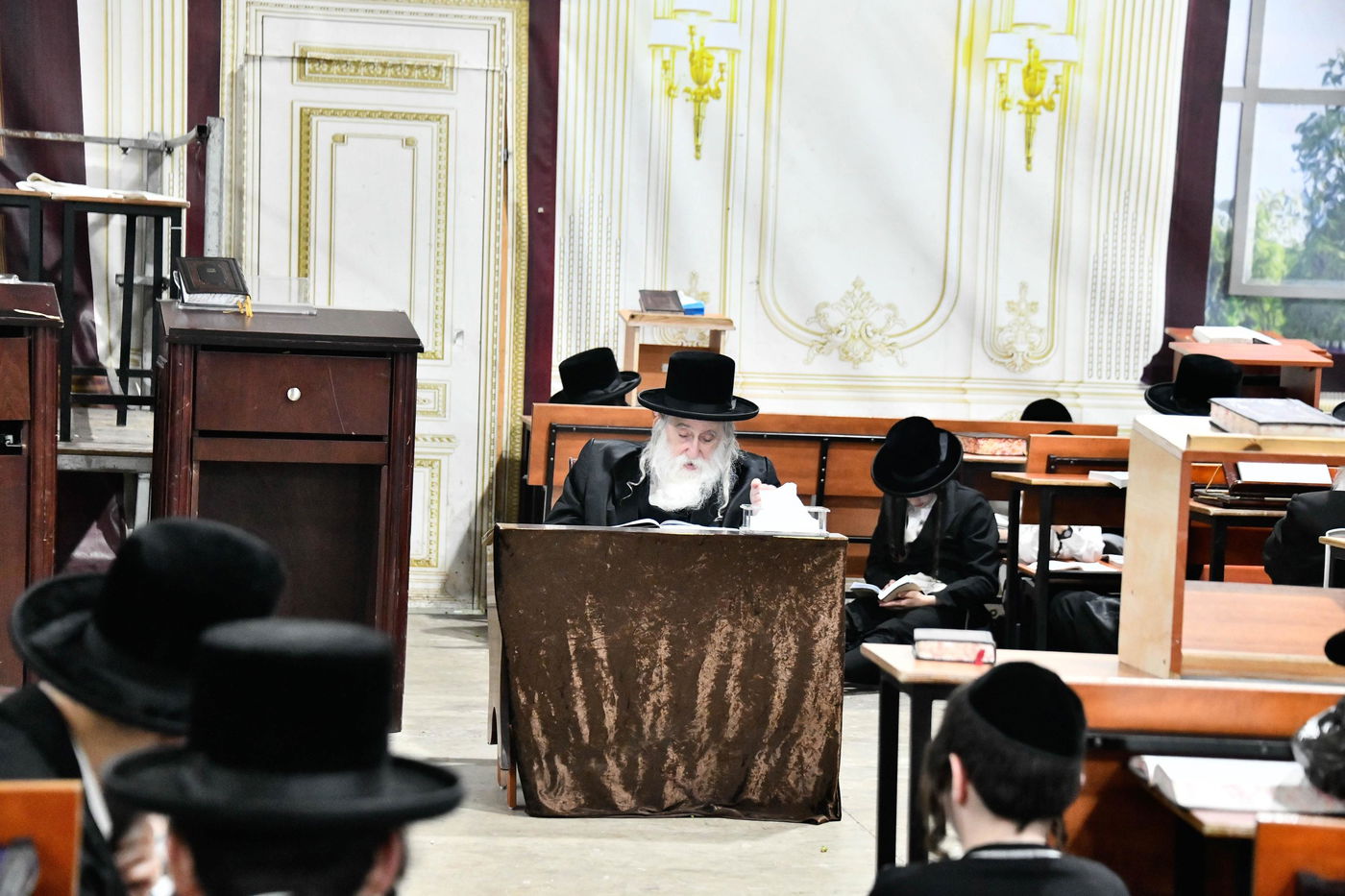 תשעה באב בחצה"ק מחנובקא בעלזא