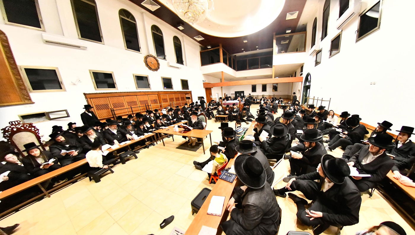 תשעה באב בחצה"ק פרמישלאן