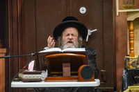 תשעה באב בחצה"ק דינוב