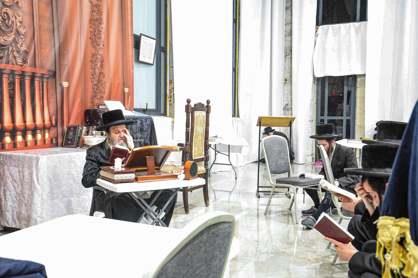 תשעה באב בחצה"ק דינוב