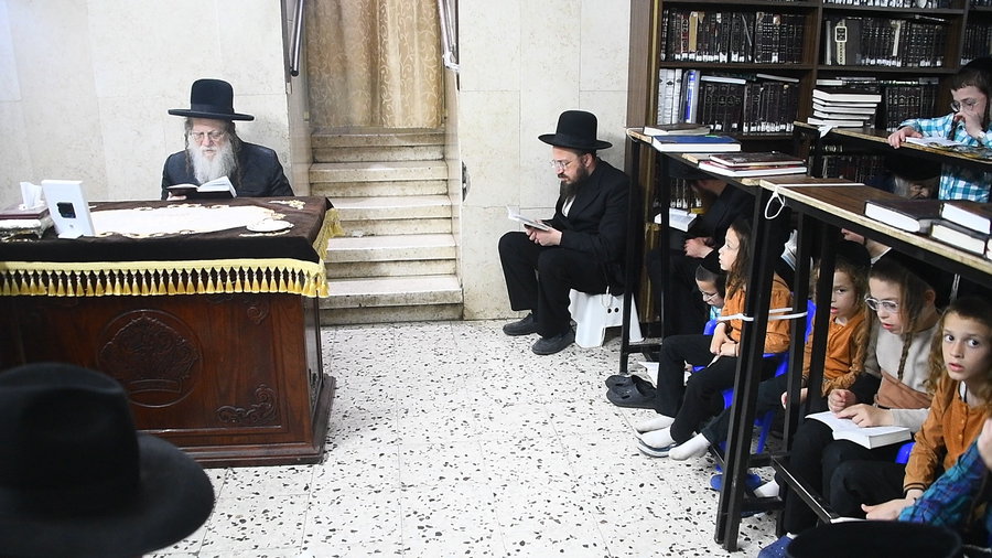 תשעה באב בחצה"ק מודז'יץ