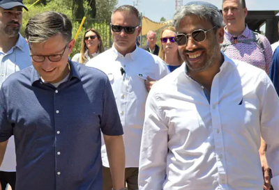 ג'ונסון מבקר היום באריאל לצד ראש העיר יוני שטבון