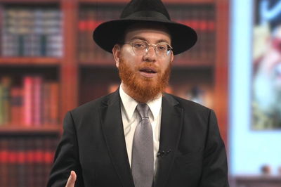 בין הזמנים: מגיעים להתפלל בכותל המערבי? תביאו אתכם חולצה • צפו