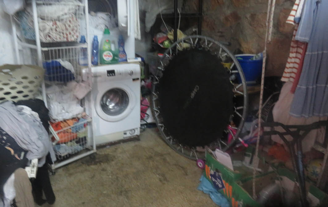 משפחת שיינפיל חיה בצניעות קיצונית, בלי גב כלכלי, בלי עזרה קבועה ובעיקר עם אמונה