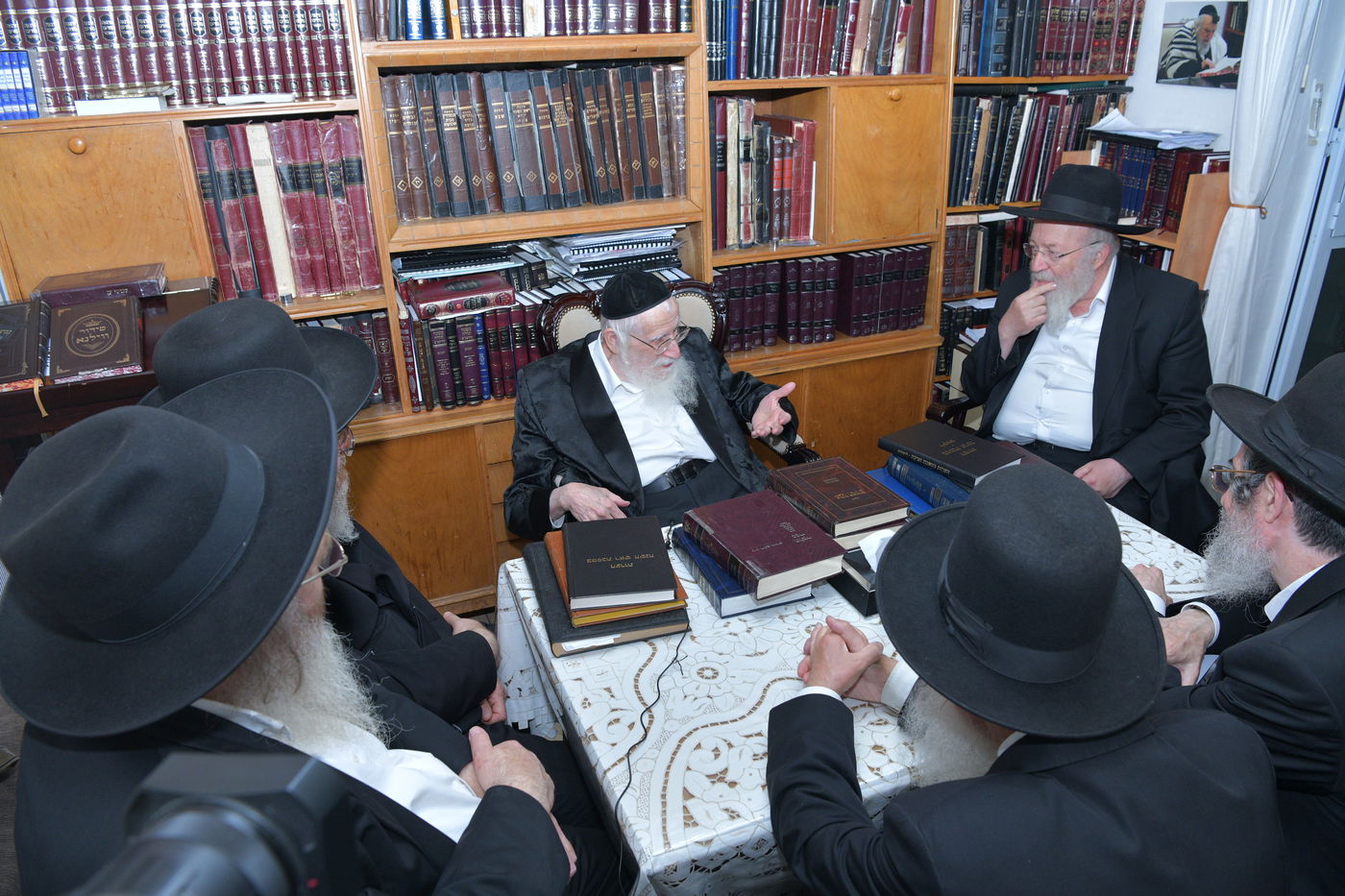 התאחדות רבני הקהילות התכנסו במעונו של הגר"ע אויערבאך