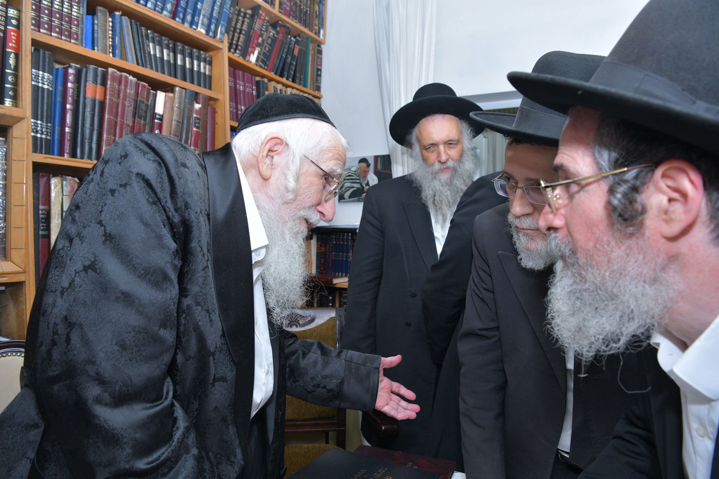 התאחדות רבני הקהילות התכנסו במעונו של הגר"ע אויערבאך