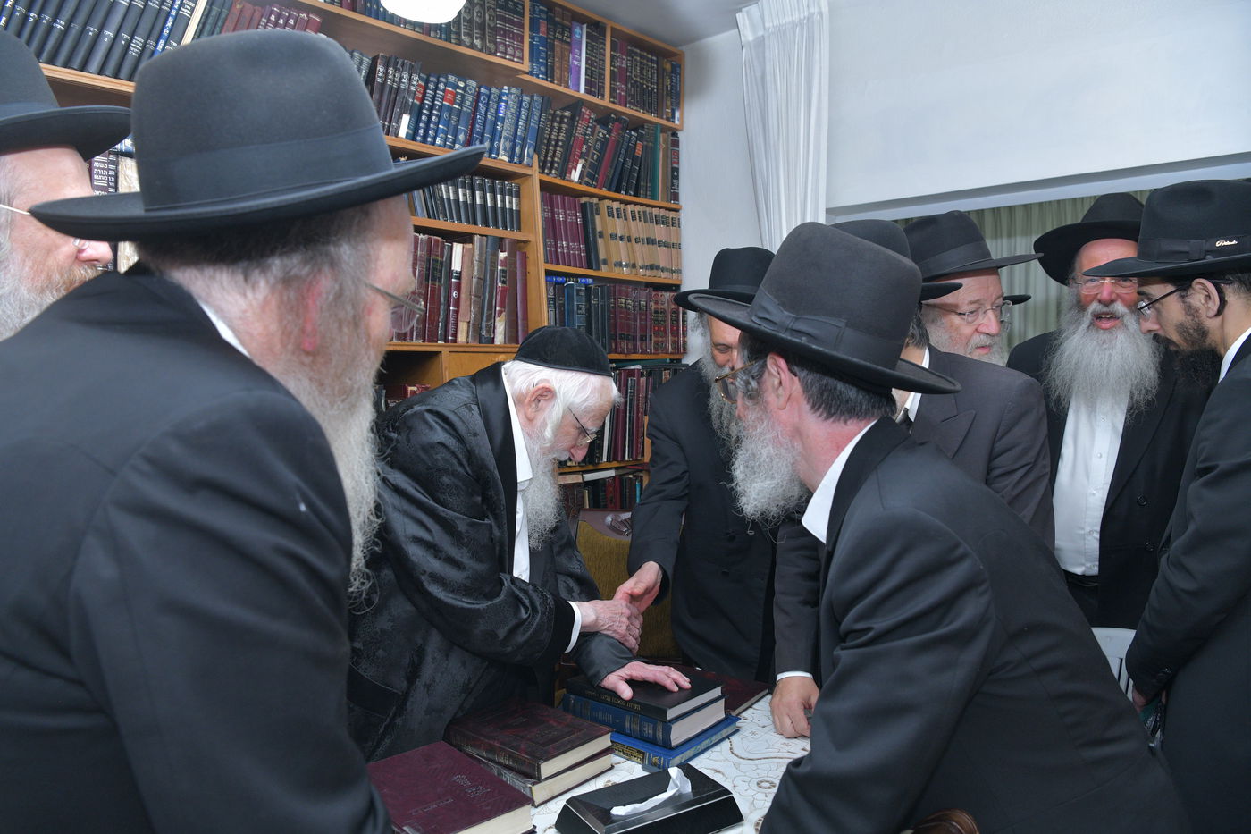 התאחדות רבני הקהילות התכנסו במעונו של הגר"ע אויערבאך