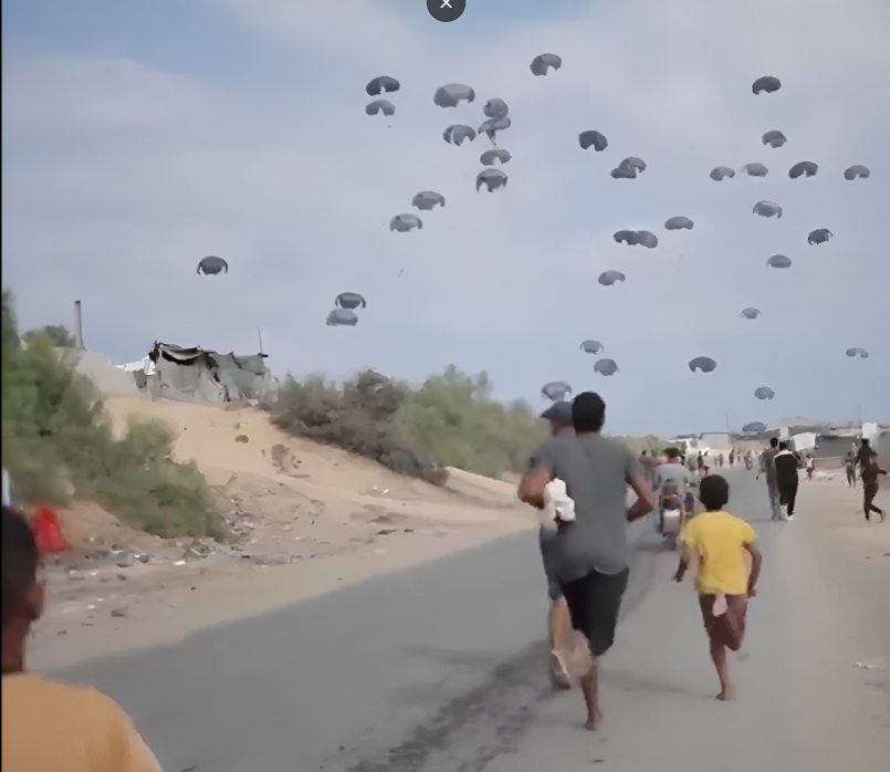 מהאוויר או מהיבשה - הסיוע האווירי לעזה