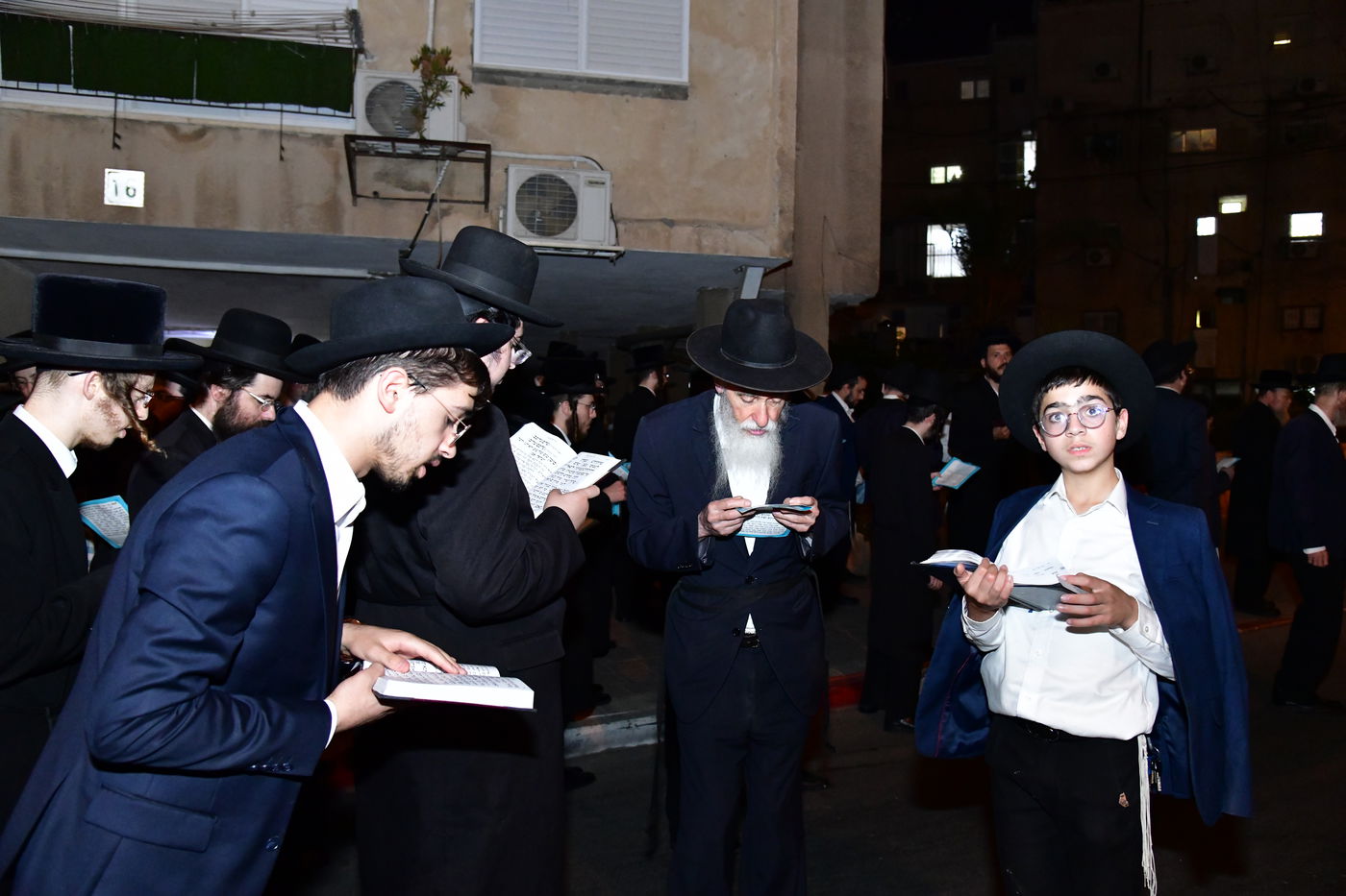 תשעה באב בחצה"ק ביאלה רמת אהרן