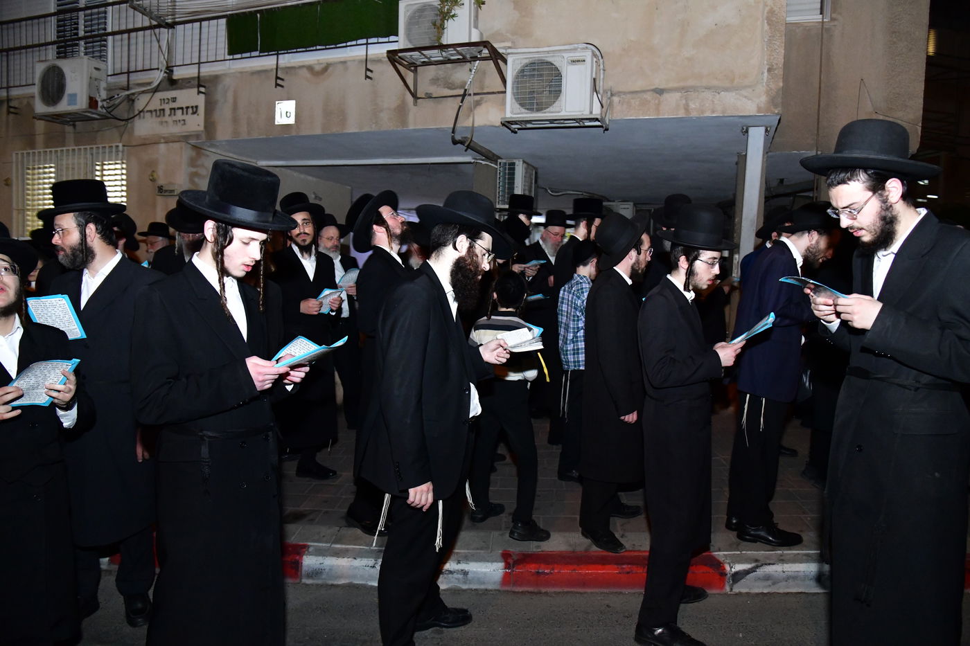 תשעה באב בחצה"ק ביאלה רמת אהרן