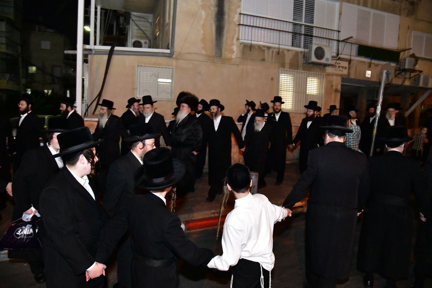 תשעה באב בחצה"ק ביאלה רמת אהרן