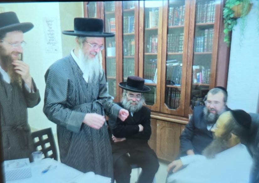 ימיים לפני פטירתו, הגאון רבי אהרן ברנדסדורפר, ראב"ד לשכת הפוסקים בביקור חולים