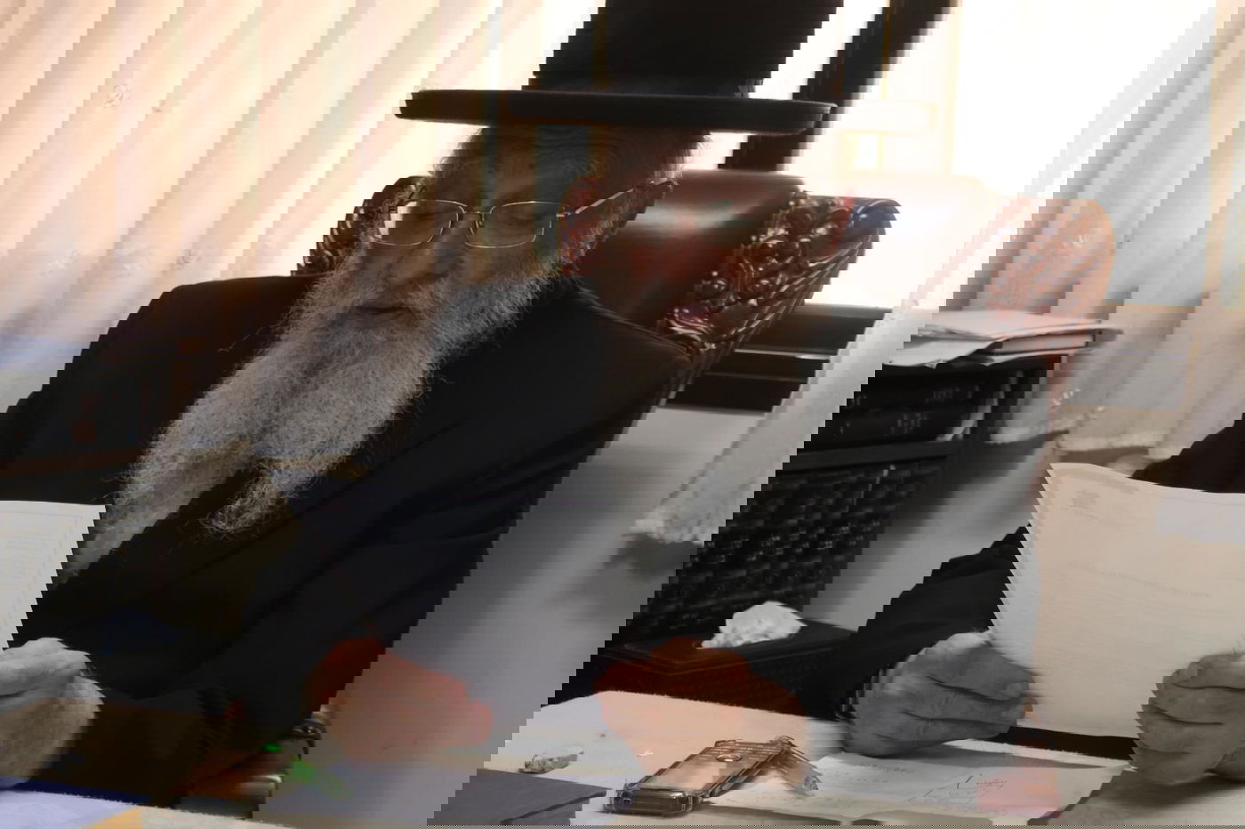 הרבנים מצטרפים לקריאת יד לאחים: להזהיר גדולים על הקטנים במיוחד בימי בין הזמנים