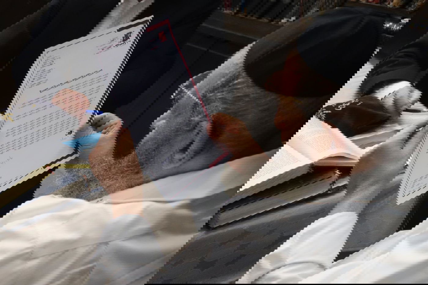 הרבנים מצטרפים לקריאת יד לאחים: להזהיר גדולים על הקטנים במיוחד בימי בין הזמנים