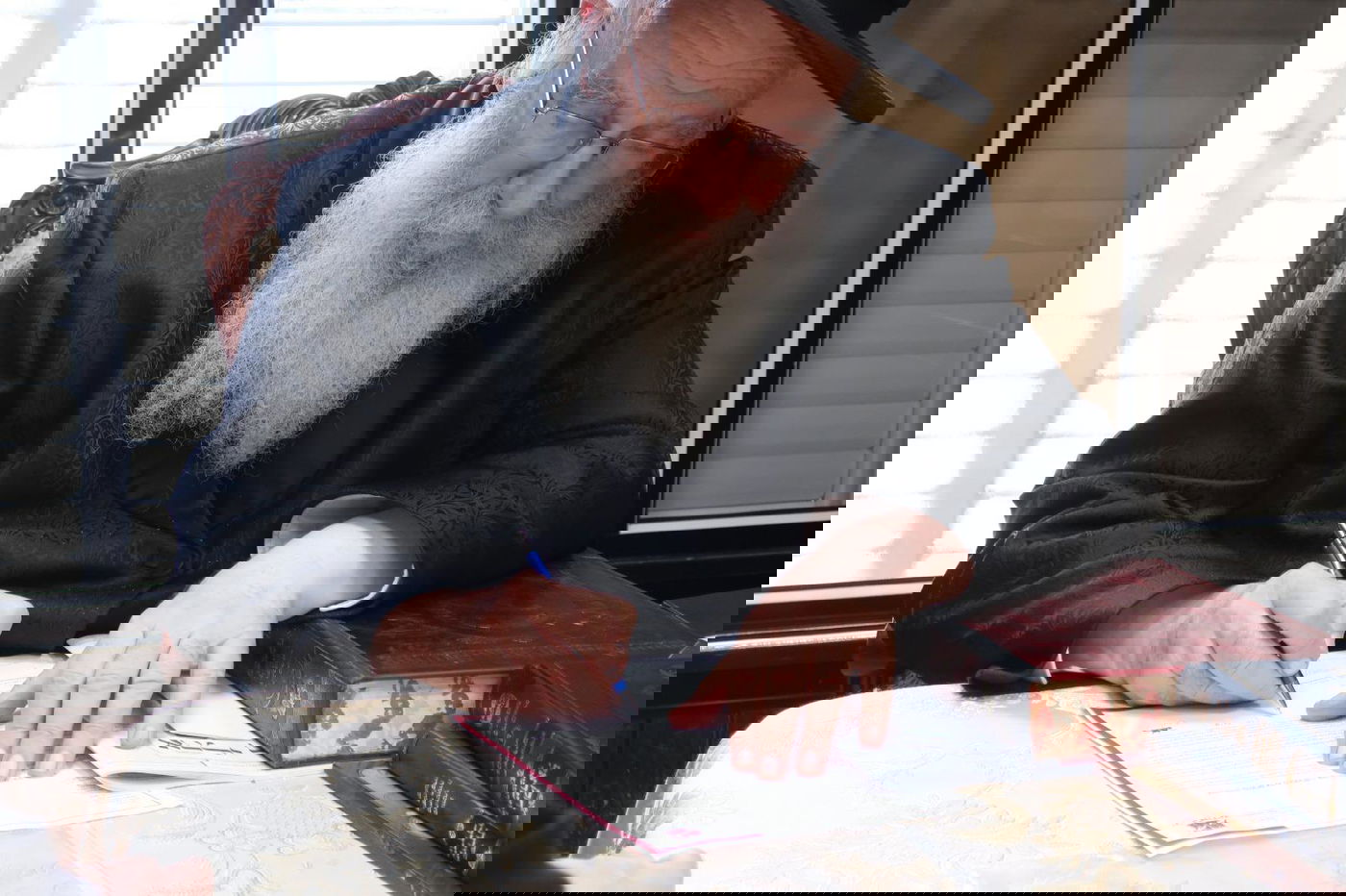 הרבנים מצטרפים לקריאת יד לאחים: להזהיר גדולים על הקטנים במיוחד בימי בין הזמנים