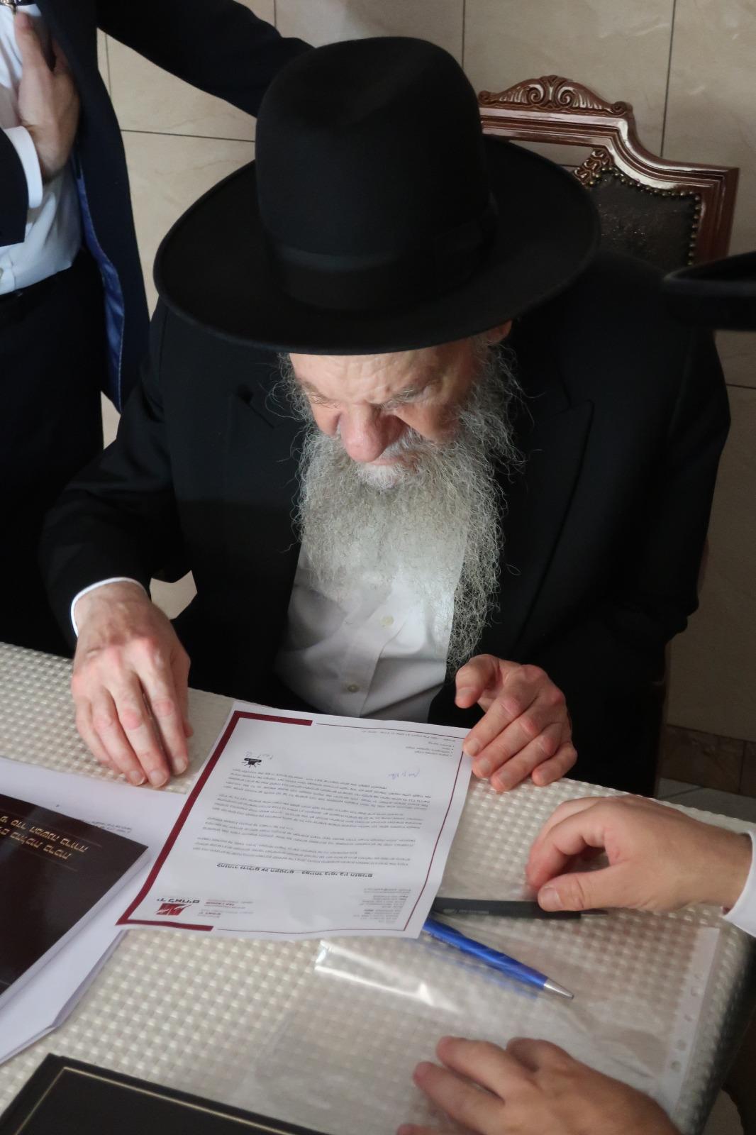 הרבנים מצטרפים לקריאת יד לאחים: להזהיר גדולים על הקטנים במיוחד בימי בין הזמנים