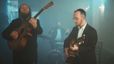 שני כוכבי הזמר החסידי בקליפ חדש: "ניגון סלבודקא"