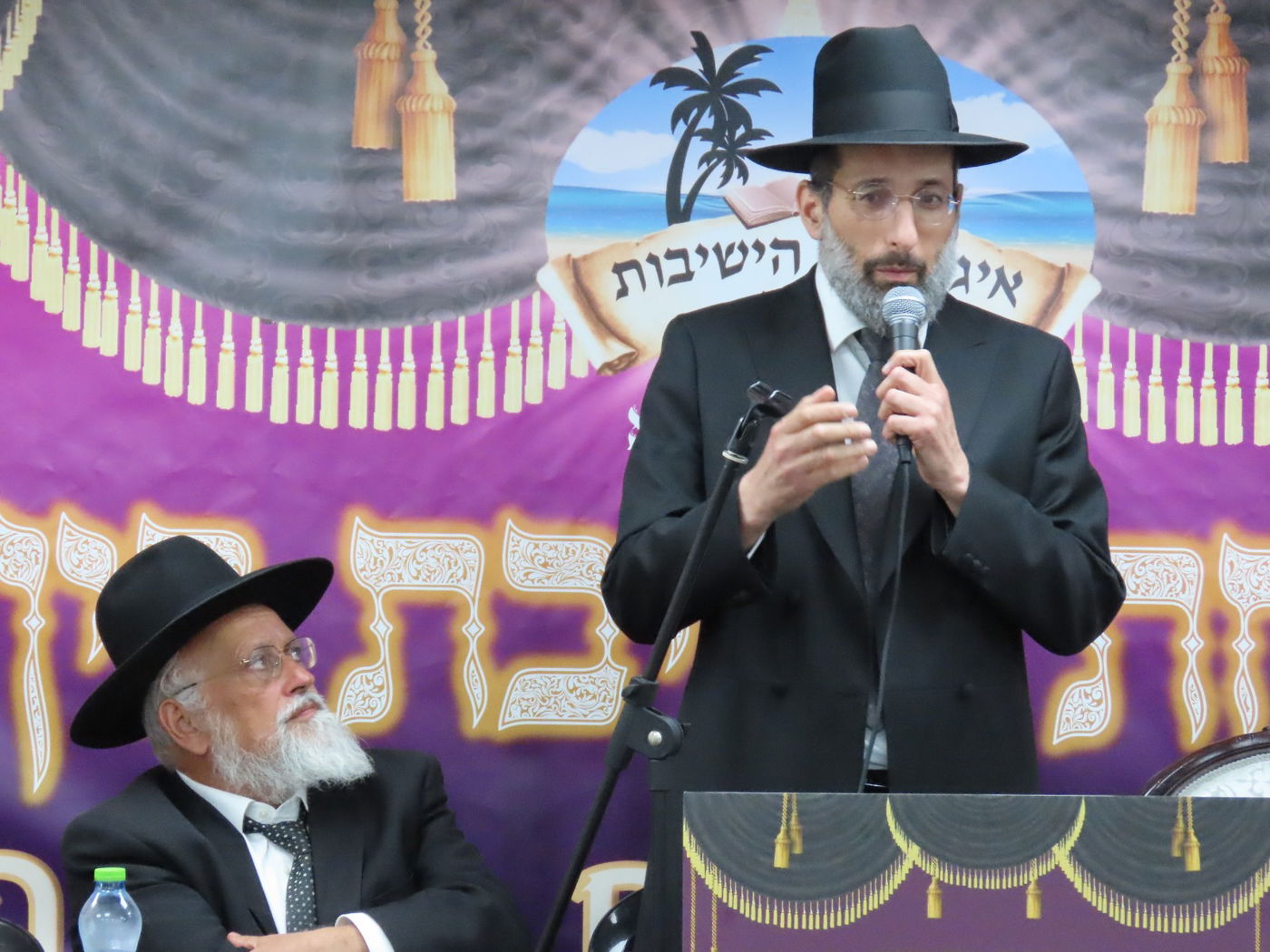 הראשל"צ הגר"ד יוסף במעמד פתיחת ישיבות בין הזמנים בקרית גת