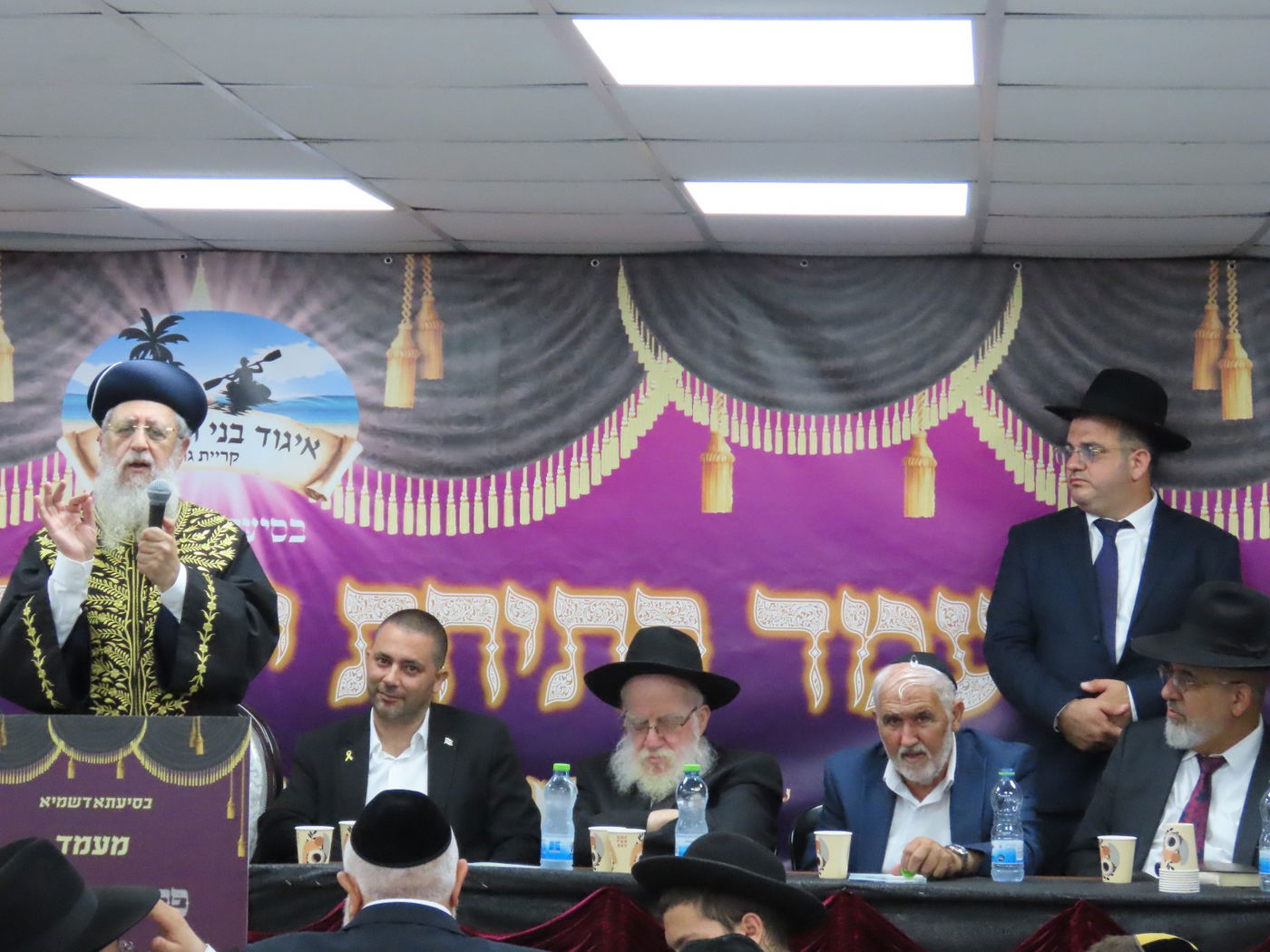 הראשל"צ הגר"ד יוסף במעמד פתיחת ישיבות בין הזמנים בקרית גת