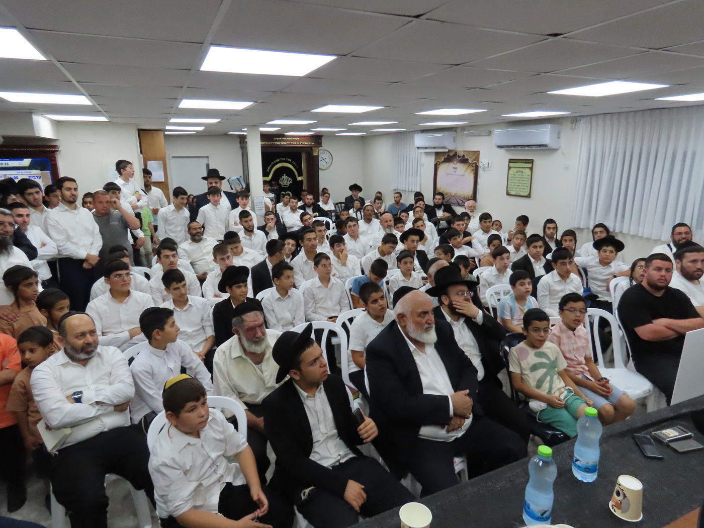 הראשל"צ הגר"ד יוסף במעמד פתיחת ישיבות בין הזמנים בקרית גת