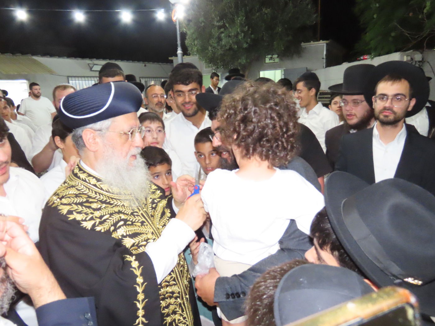 הראשל"צ הגר"ד יוסף במעמד פתיחת ישיבות בין הזמנים בקרית גת