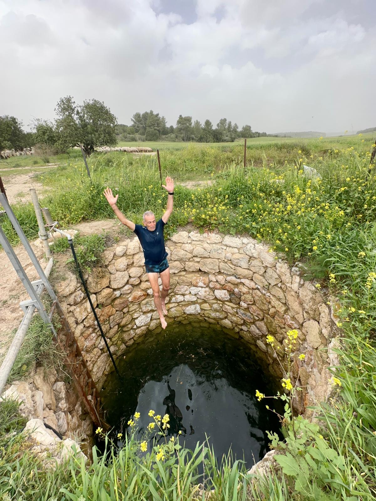באר המושבים בעונת האביב | מתוך ספר 'המקומות הנדירים הקדושים והרטובים בארץ ישראל'