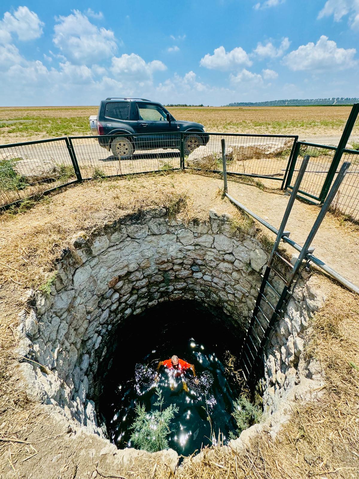 באר המושבים בעונת האביב | מתוך ספר 'המקומות הנדירים הקדושים והרטובים בארץ ישראל'