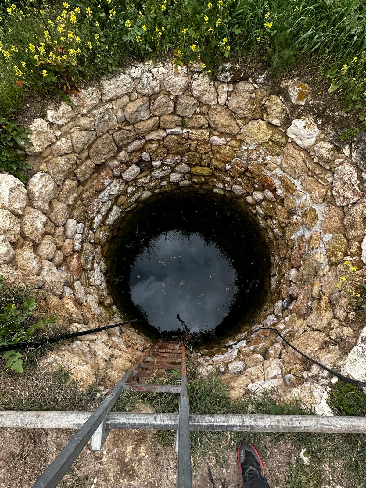 באר המושבים בעונת האביב | מתוך ספר 'המקומות הנדירים הקדושים והרטובים בארץ ישראל'