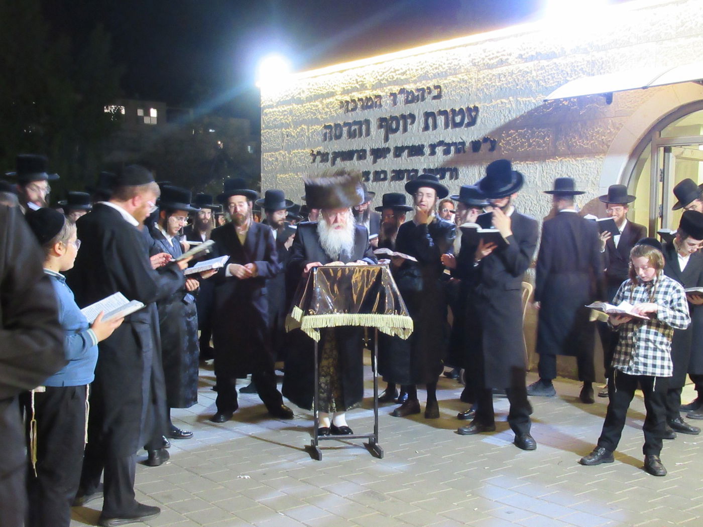 תשעה באב בחצה"ק קרעטשניף ק"ג