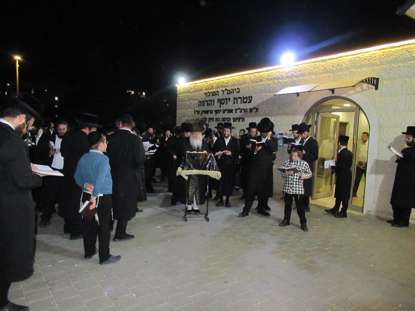 תשעה באב בחצה"ק קרעטשניף ק"ג