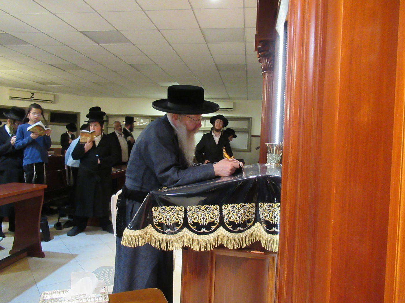 תשעה באב בחצה"ק קרעטשניף ק"ג