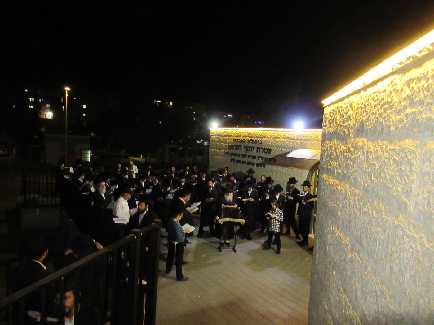 תשעה באב בחצה"ק קרעטשניף ק"ג