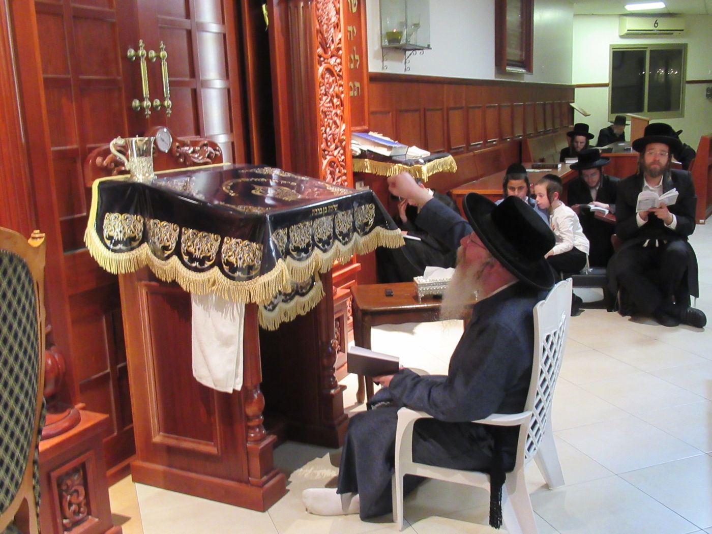 תשעה באב בחצה"ק קרעטשניף ק"ג