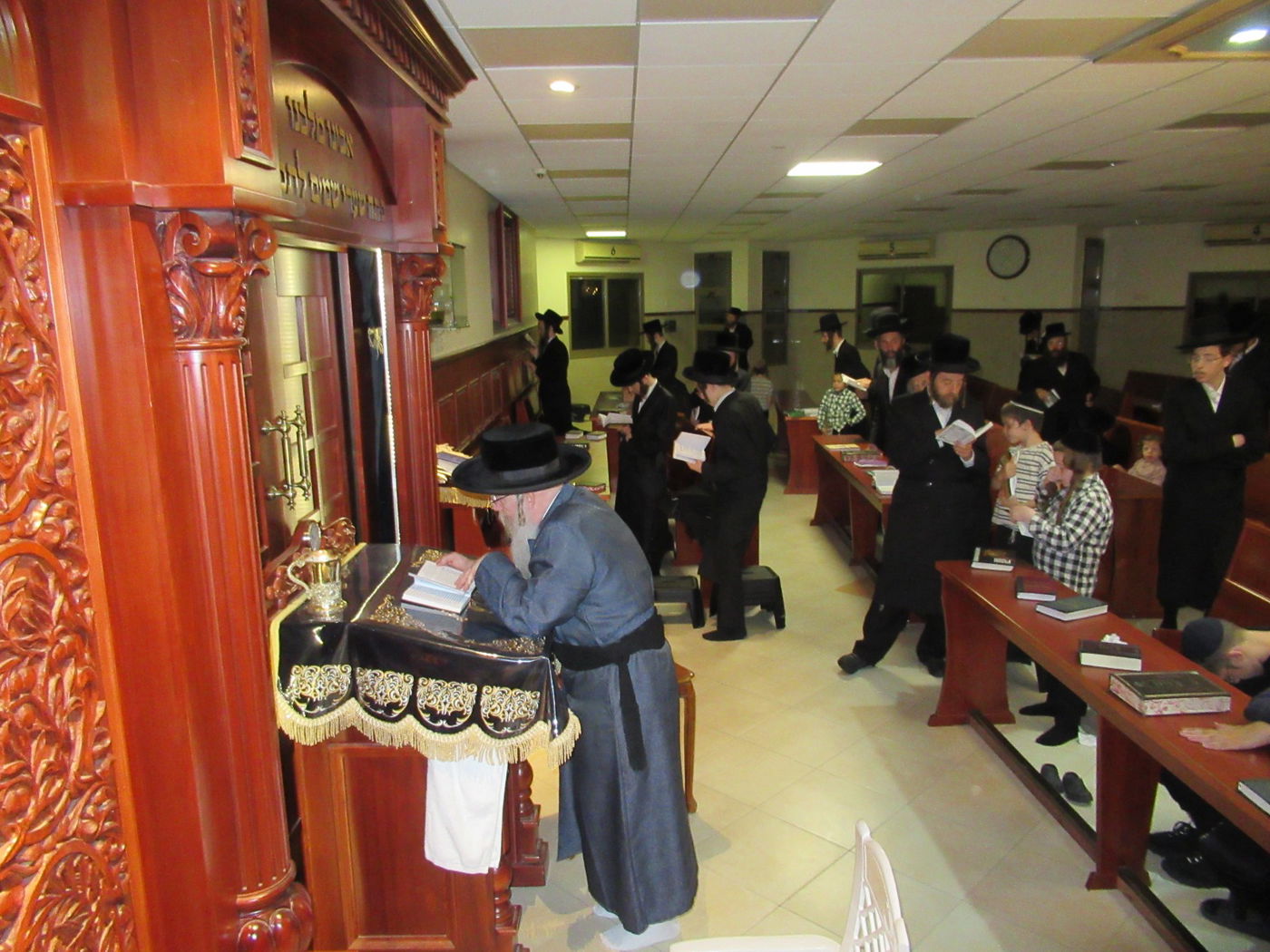 תשעה באב בחצה"ק קרעטשניף ק"ג