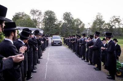 האדמו"ר מבאבוב 45 בביקור בקאנטרי