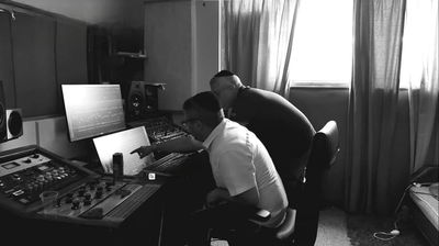 צמד היוצרים המיתולוגי חוזר עם פרויקט מרובה זמרים חדש: "ספר לו"